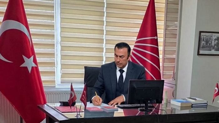 ATAMIZIN BÜSTÜNÜ DERHAL ESKİ YERİNE GETİRİN, BİR DAHA DA DOKUNMAYIN!